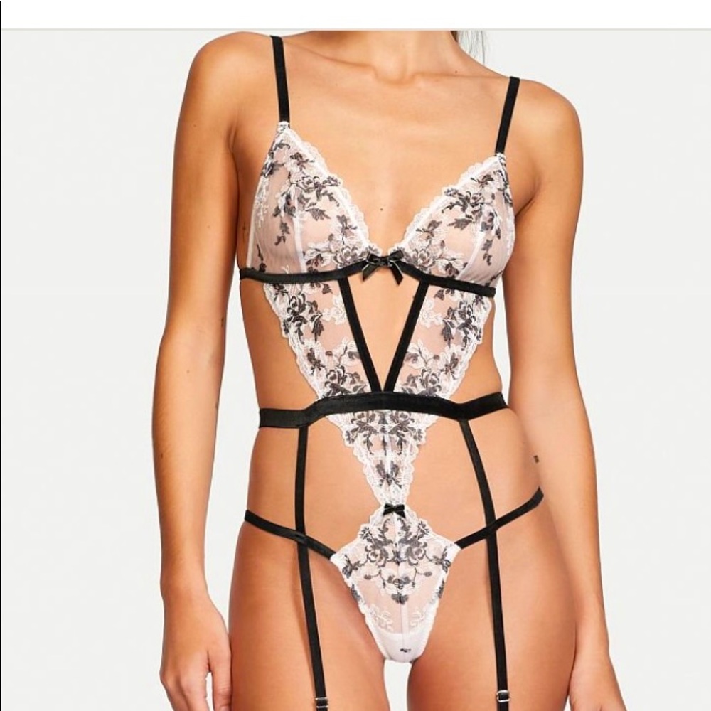 Embroidered black and white lace teddy with thigh straps and bow-size small
